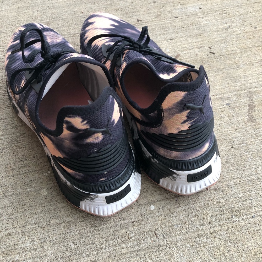 Shoe - Picture 2 of 3